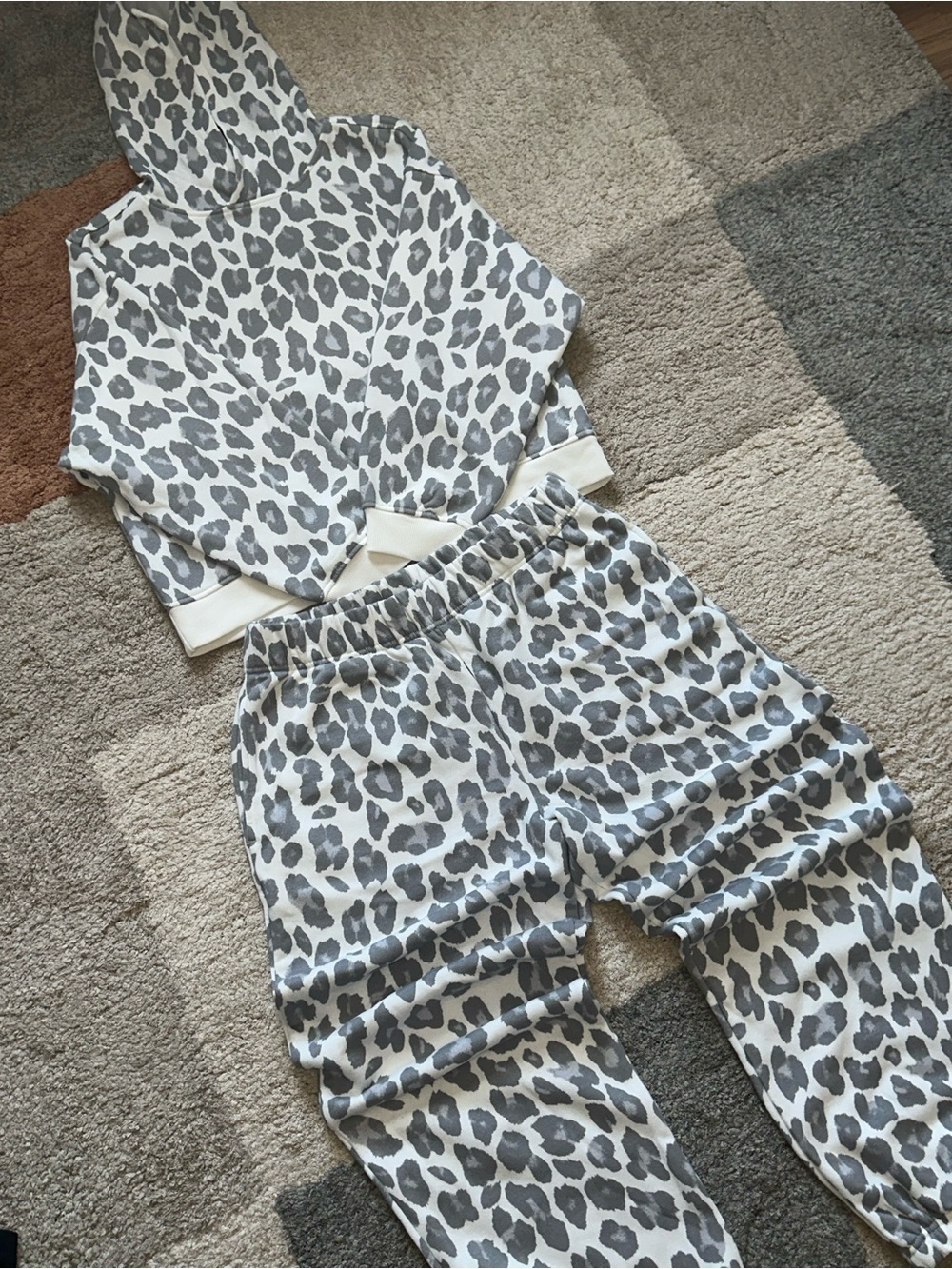 Xersion Gray & White Leopard Cropped Hoodie and Joggers Set - Picture 2 of 4